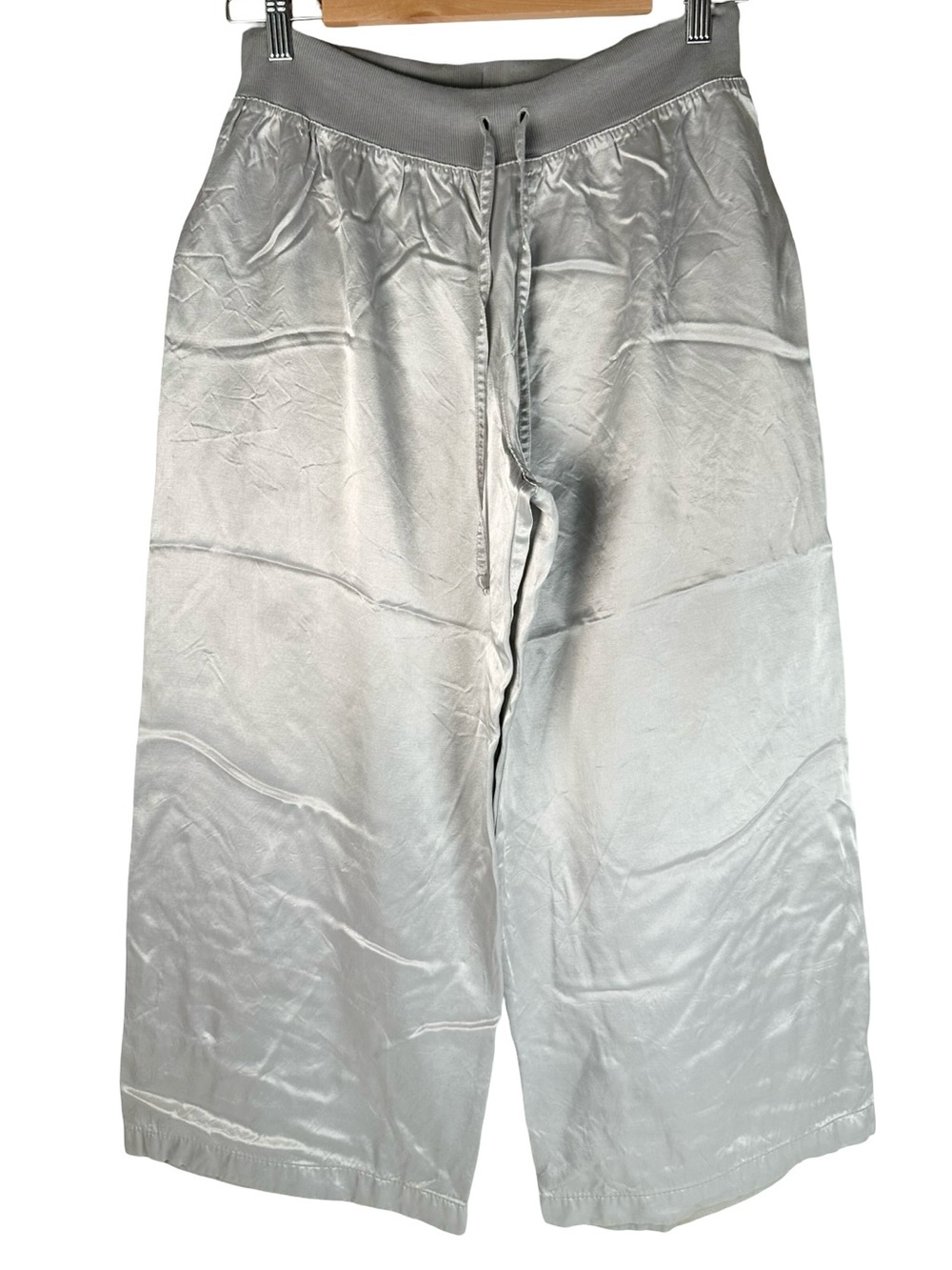 PJ Harlow Jolie Silver Gray Capri Satin Wide Leg
Lounge Pajama Pants Size Medium